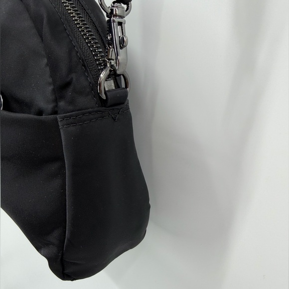 Lo & Sons Nouvelle Nylon Crossbody Bag Black - Picture 5 of 12